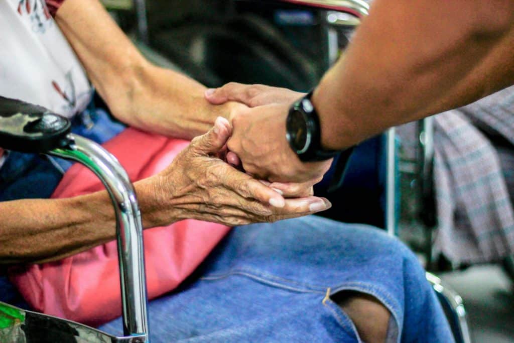 diferenca-entre-apoio-domiciliario-lar-idosos